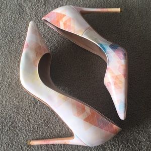 Geometric patterned high heels